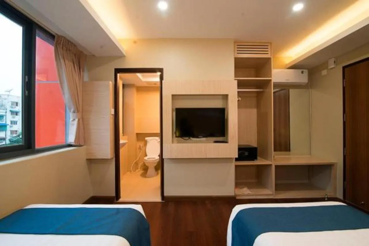 Eastern Hotel Yangon 3*,